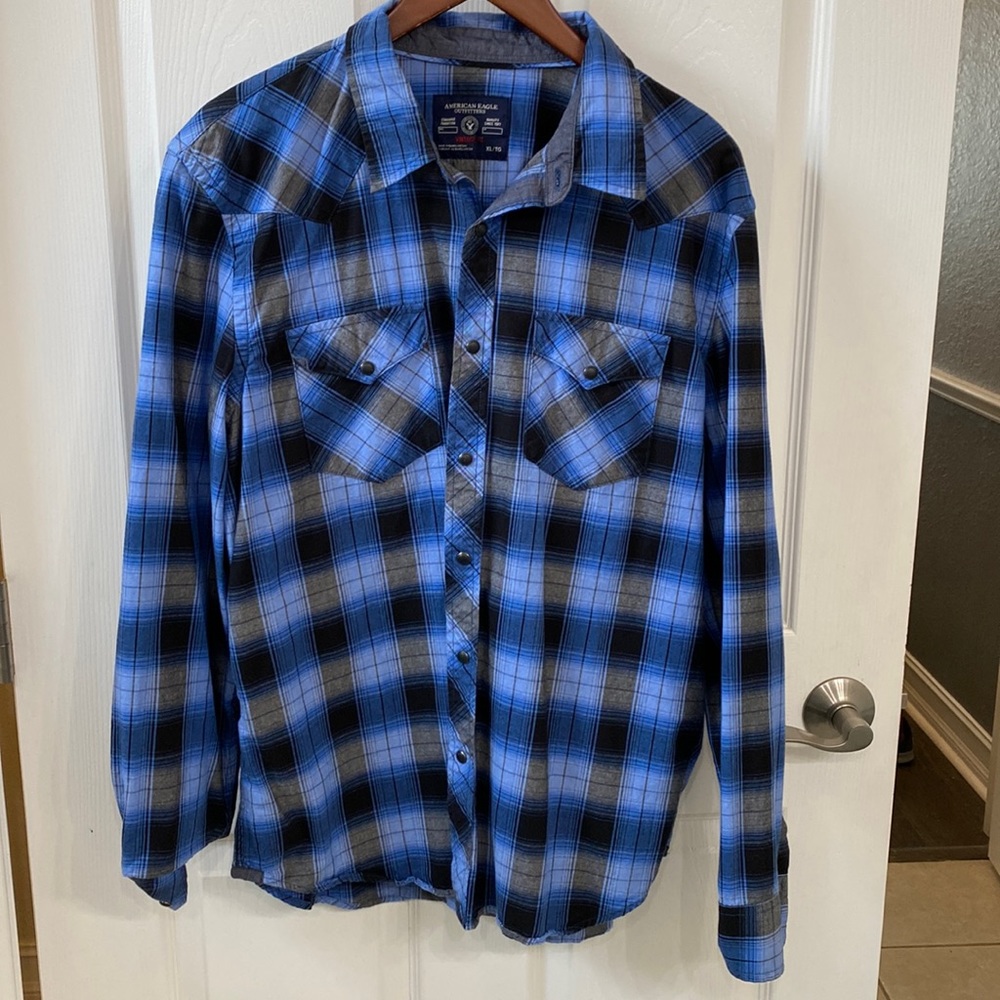 Mens long sleeved button down shirt